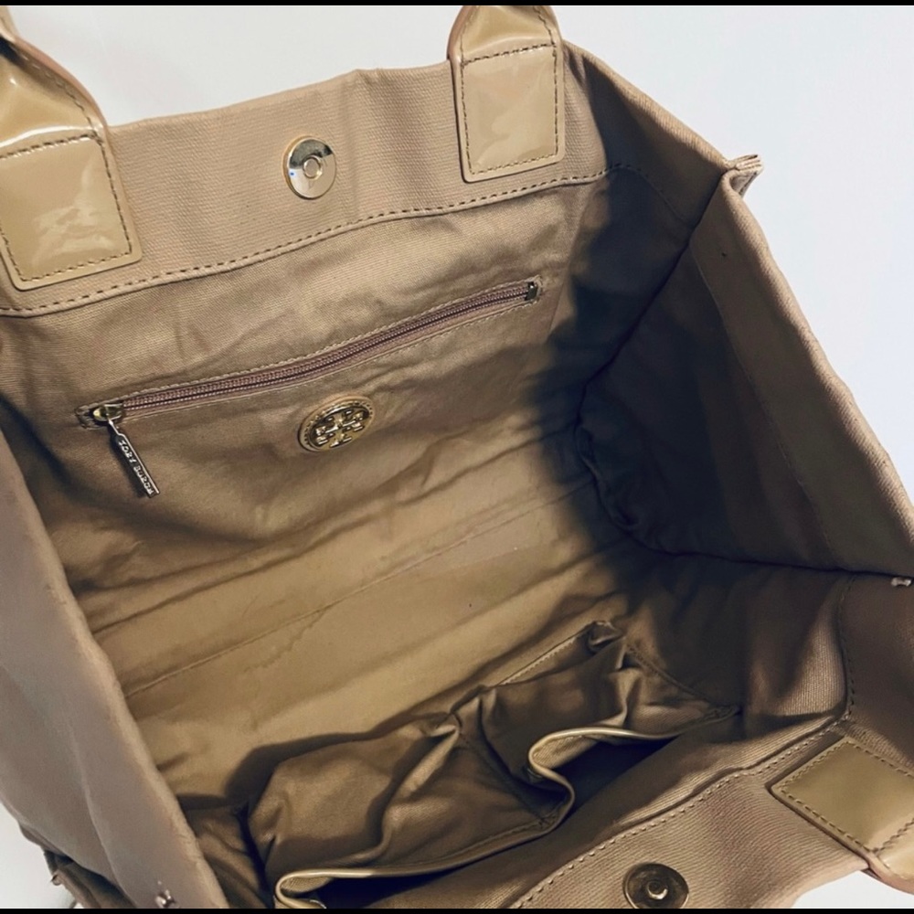 Tory Burch • Ella Patent Leather & Canvas Tote Bag in Taupe